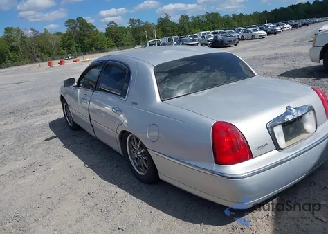 2001 Lincoln Town Car Executive from USA, damaged, VIN 1LNHM81W71Y709449